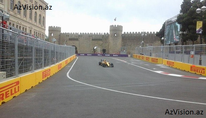 FP1 - Hamilton top as Ricciardo shunts in Baku